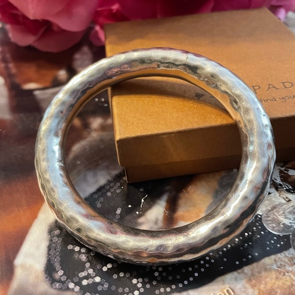 Silpada Oval Hammered Sterling Bangle Bracelet B1117 - Picture 4 of 16